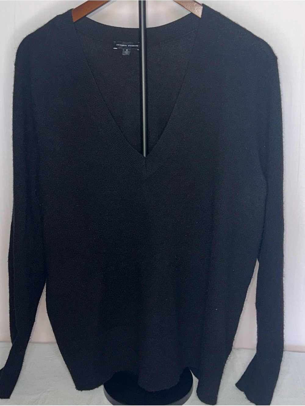 Universal Standard 100% Cashmere Men's Black V-Neck Sweater